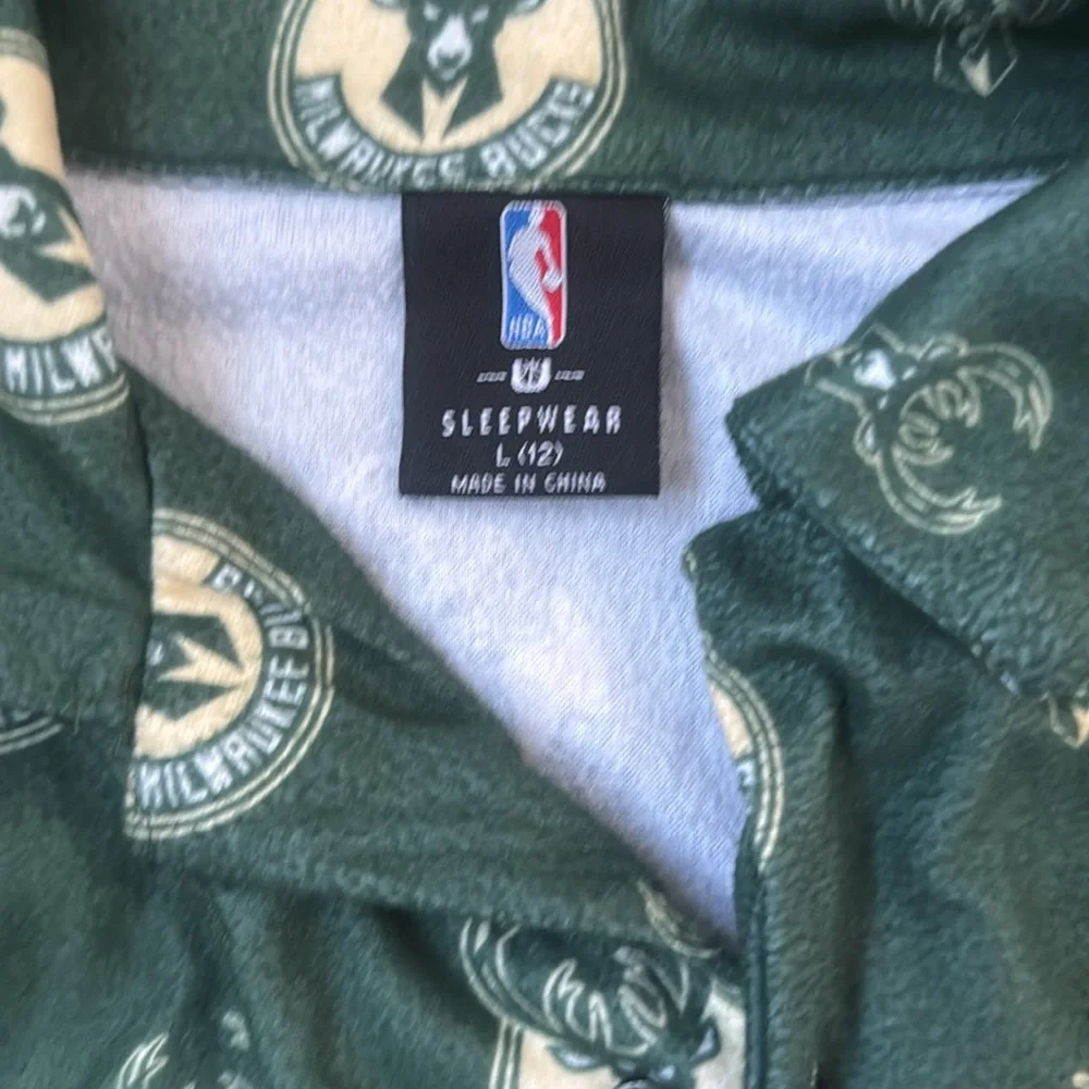 NBA Official Youth 2-Piece Super Soft Button Down Pajamas Set, Milwaukee Bucks
